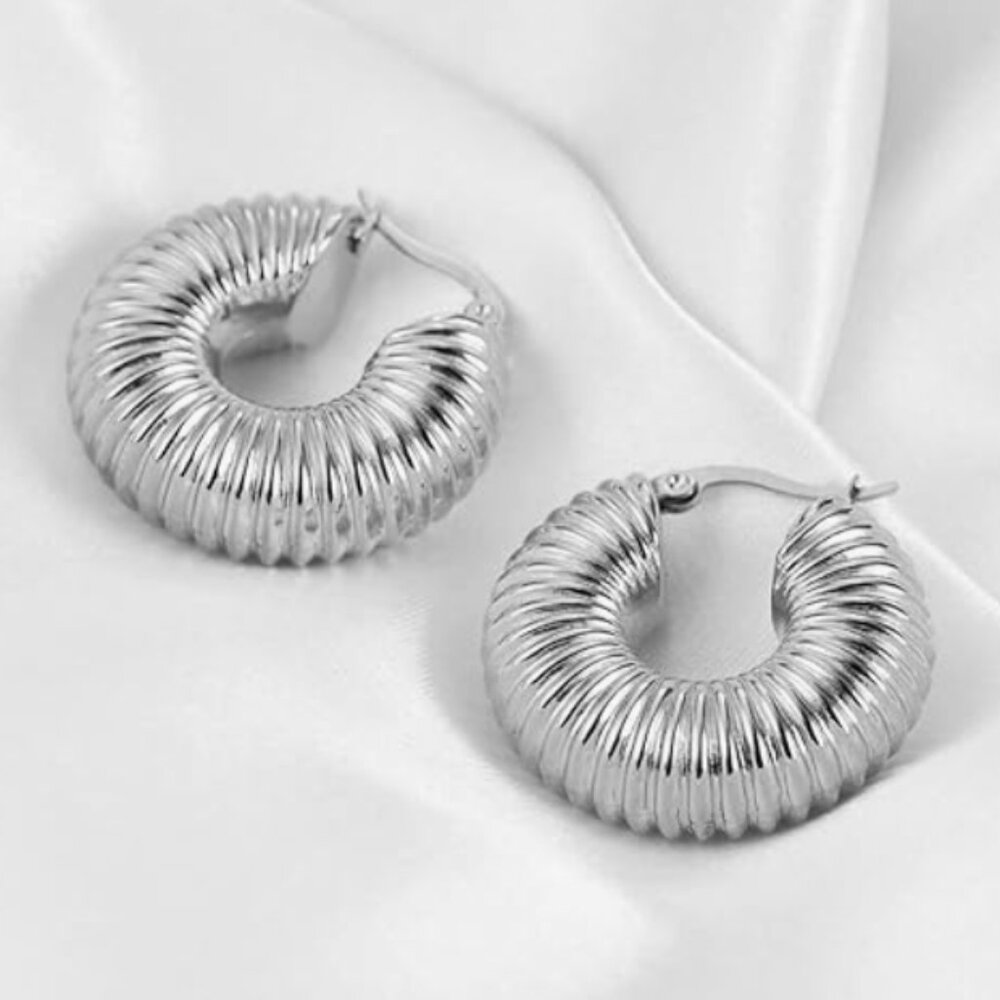14k Gold Earrings Elegant Chunky Hoops - Lightweight - Picture 4 of 11